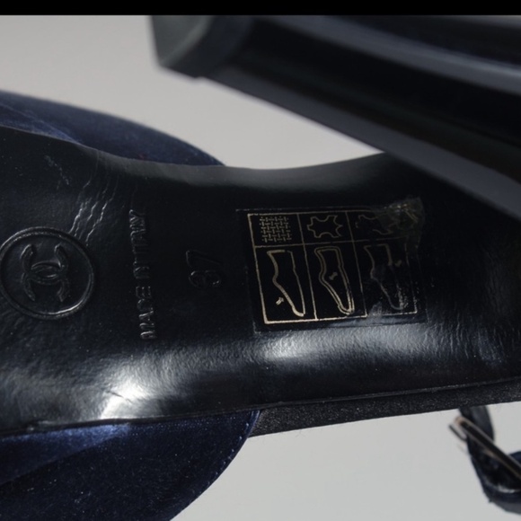 Chanel Navy Satin Crystal Star Embellished T-Strap CC Platform Pumps 37 - Picture 4 of 11